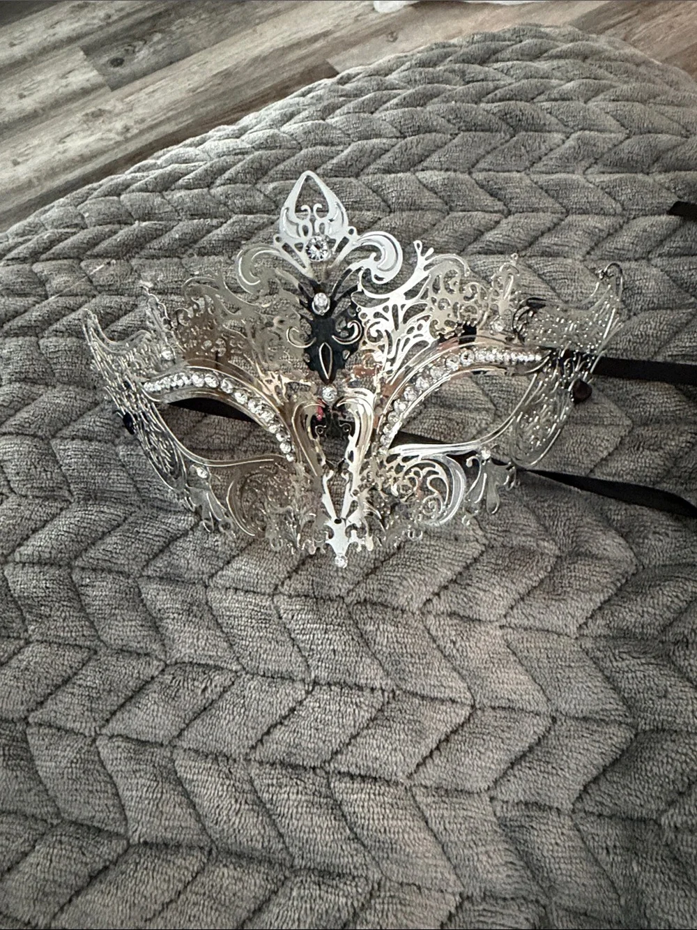 Elegant Silver Filigree Masquerade Face Mask
